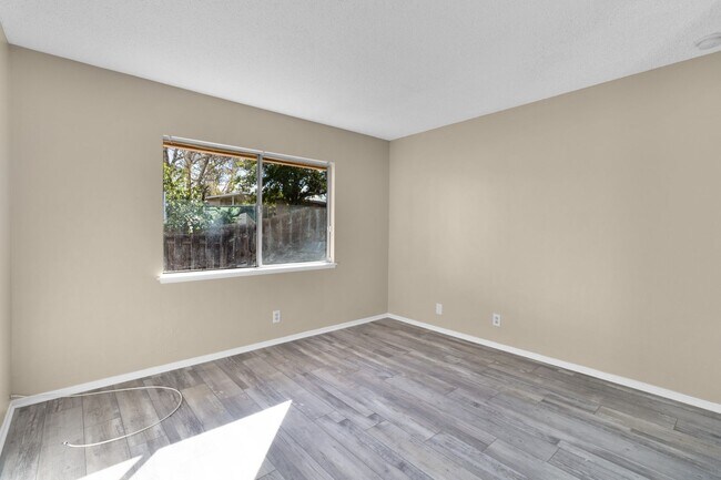 Building Photo - Victorville Green Tree Home- Refurbished 4 Bedrooms, 2 Bathrooms, New Paint,