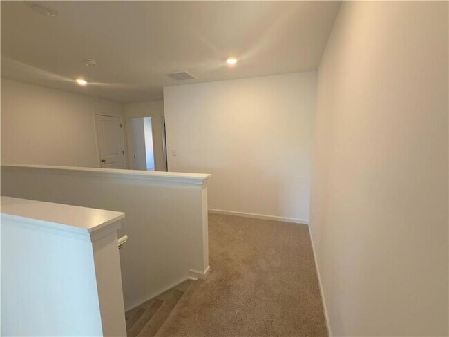 Building Photo - 214 Kinship Dr