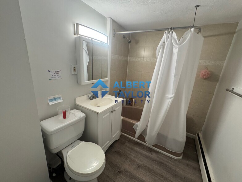 Building Photo - 22 Royal St