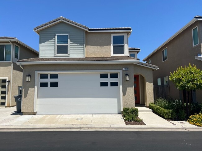 Primary Photo - modern 3-bedroom, 2.5-bathroom home locate...