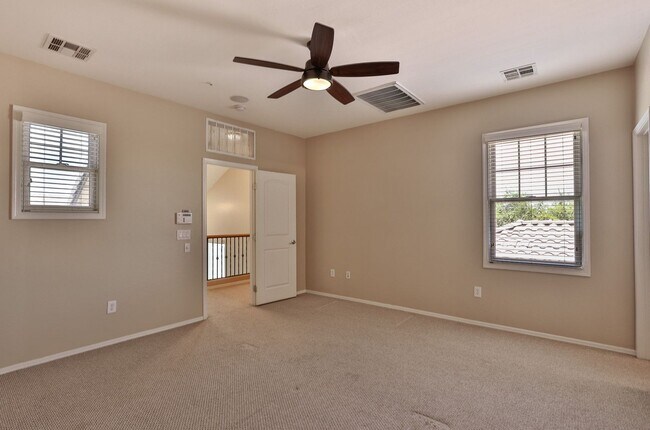 Building Photo - Beautiful Gilbert 3 bed/3 bath Home in The...