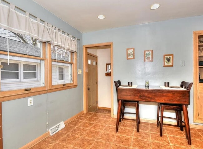 Building Photo - 1913 N 118th St