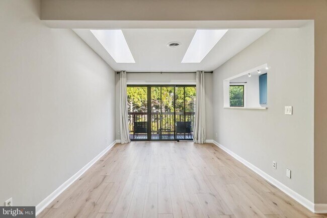 Building Photo - 2802 Dartmouth Rd