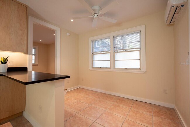 Building Photo - 318 NW 24th St