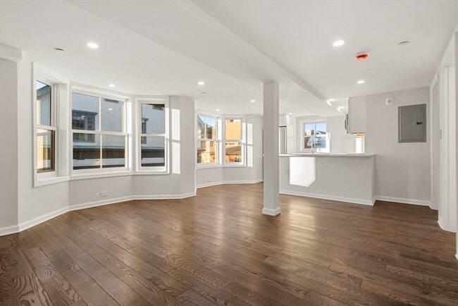 Building Photo - 1 School St