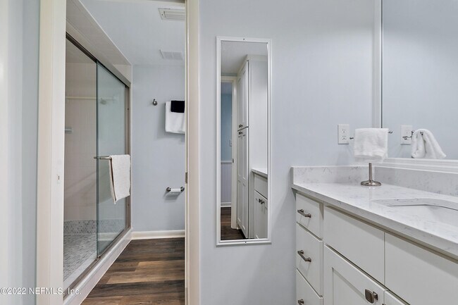 Building Photo - 649 Summer Pl