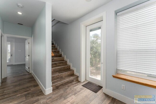 Building Photo - 133 Oleander Dr