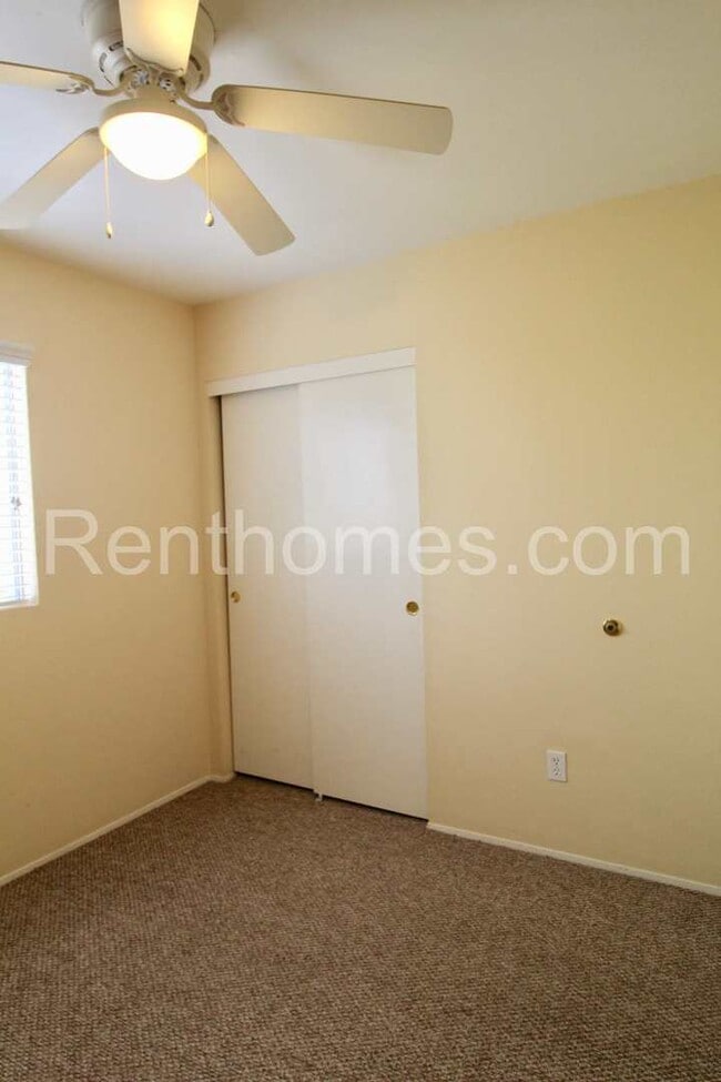 Building Photo - 11093 Madrigal St