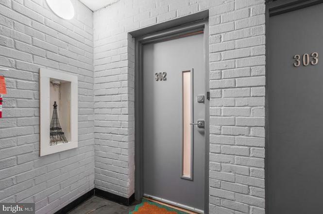 Top floor unit - 1514 Newton St NW