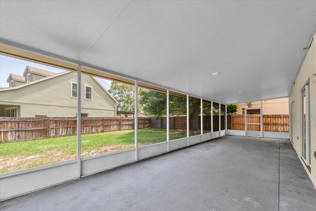 Building Photo - Updated 4BR with Bonus Room in Riverview!