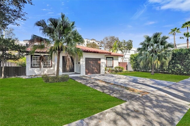 Building Photo - 5721 SW 11th St