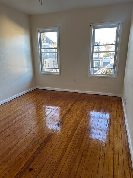 Building Photo - 18 Noll Pl