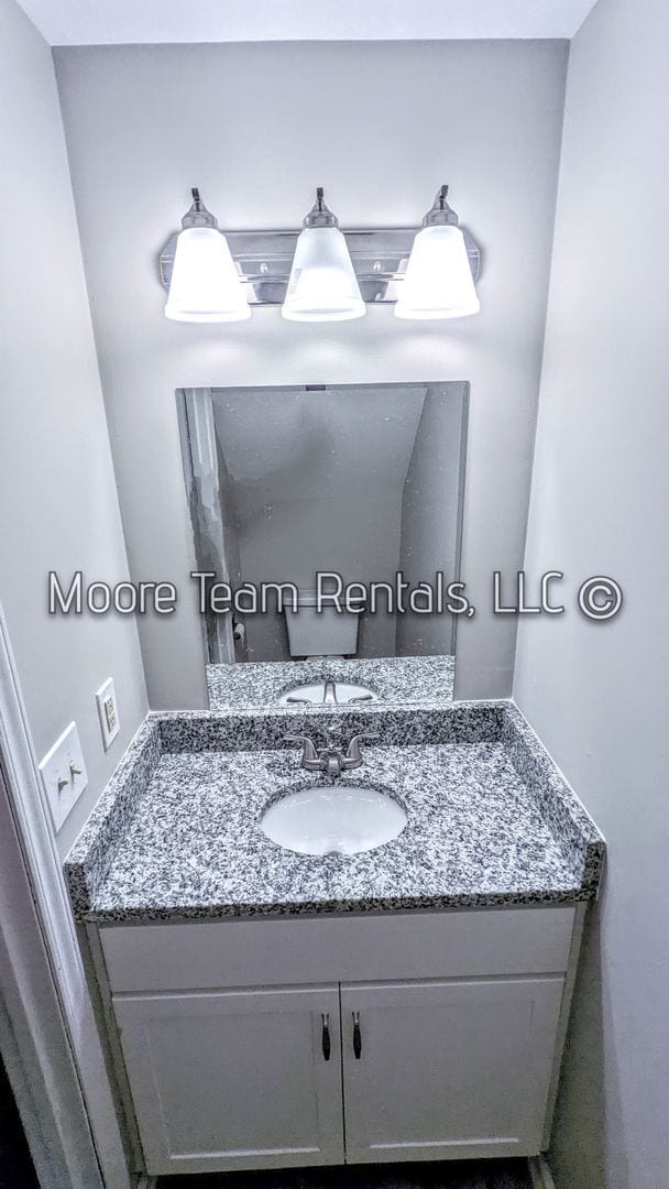 Building Photo - 2 Bed/1.5Ba - Includes - Water, Septic, Trash & Lawn - Sect 8