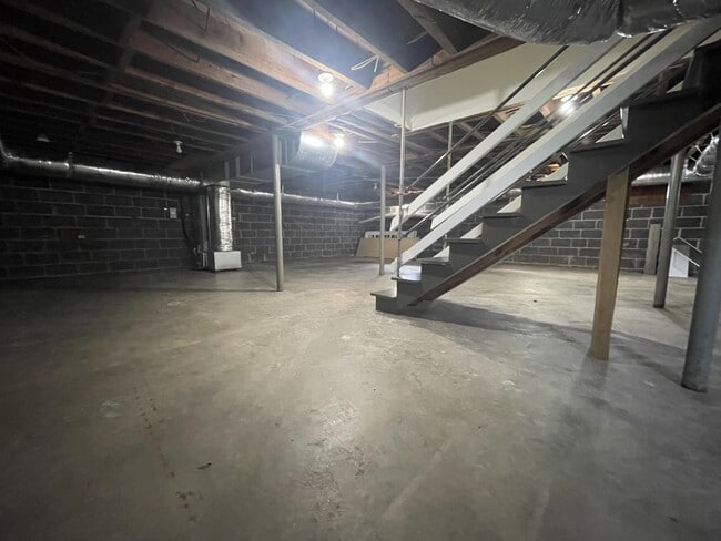 Building Photo - 434 N Green St