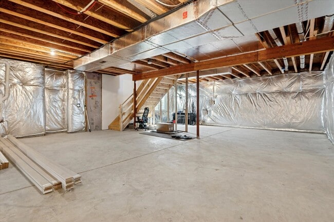 Building Photo - Available Immediately – 4 Bedroom, 2.5 Bat...
