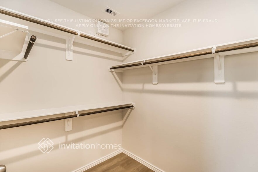 Building Photo - 10910 Heliosphere Wy