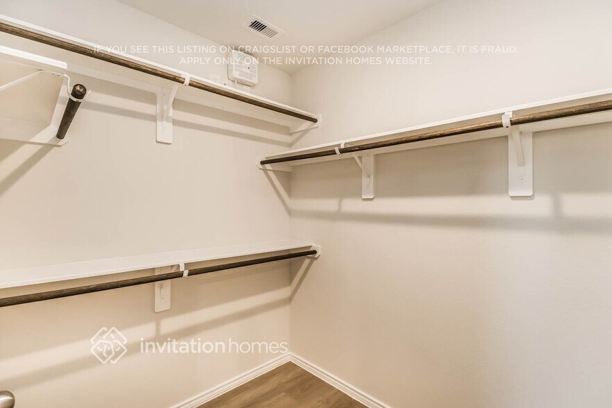Building Photo - 10943 Heliosphere Wy