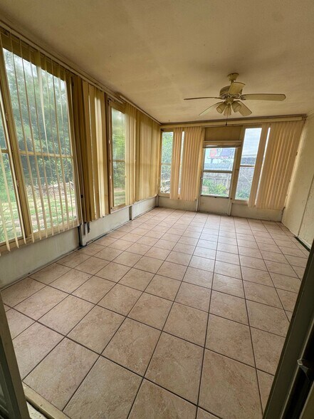 Building Photo - 9945 Woodridge Ct