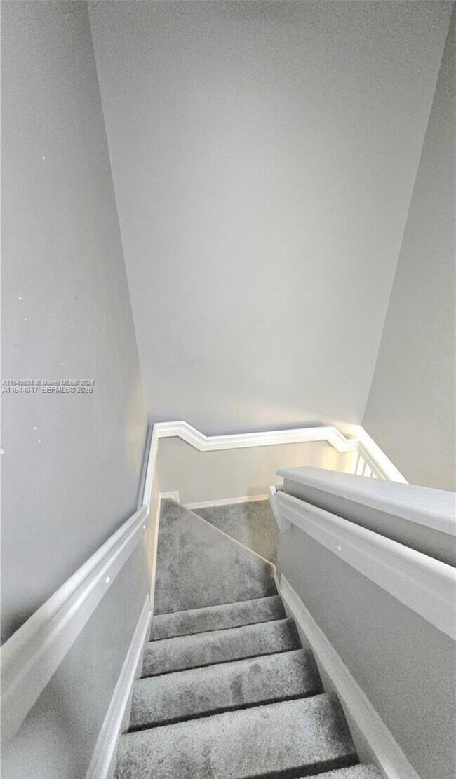 Building Photo - 2924 SE 15th Ave