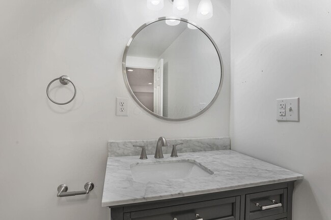 Building Photo - 319 W 2nd Ave