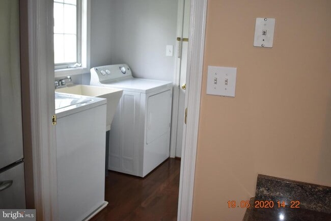 Building Photo - 16 Michael Ct