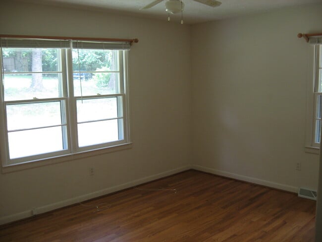 Building Photo - 307 Oak Grove Rd
