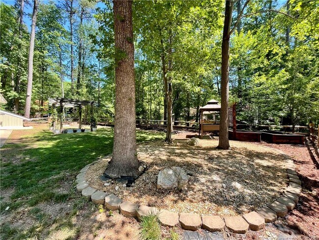 Building Photo - 1710 Chateau Cir