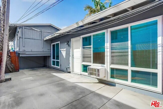 Building Photo - 869 Glenway Dr