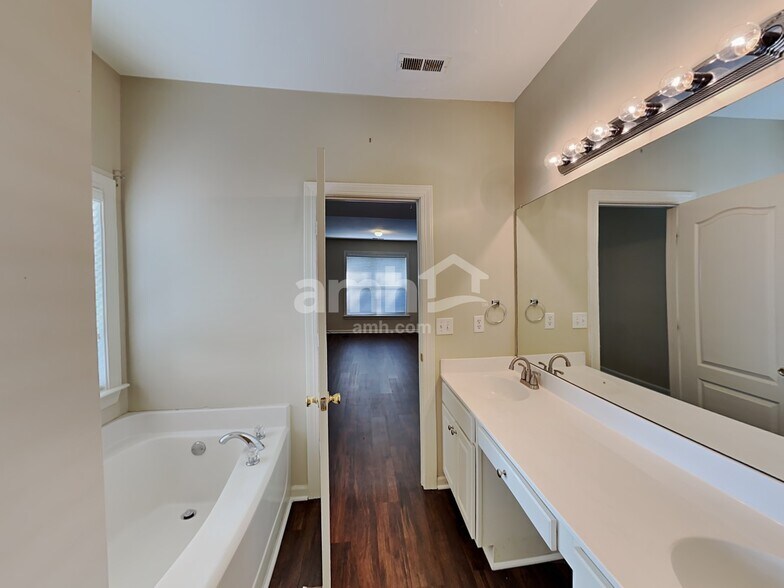 Building Photo - 235 Grand Isle Ct
