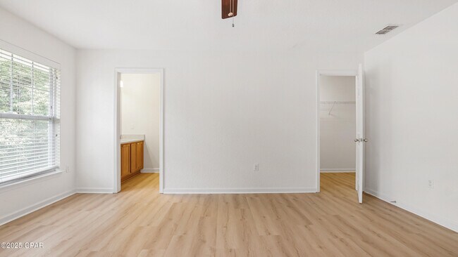 Building Photo - 217 Sand Oak Blvd