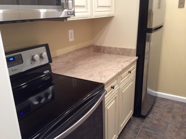 Large Kitchen Counter Space - 236 Maryland Ave NE