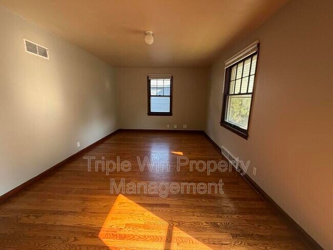 Building Photo - 7417 Pleaseway Dr
