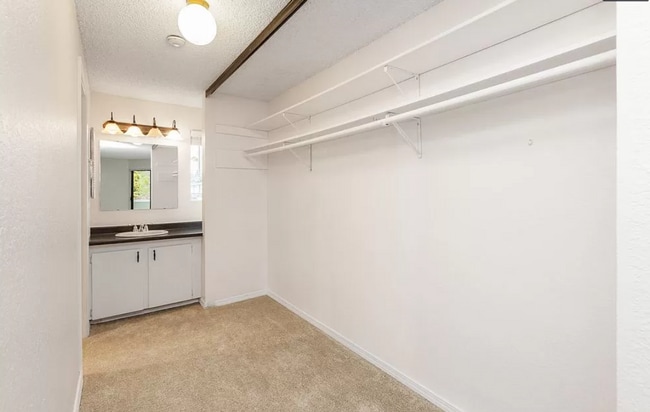 Building Photo - 2 Bedroom 1.75 Bath Condo in Lynnwood