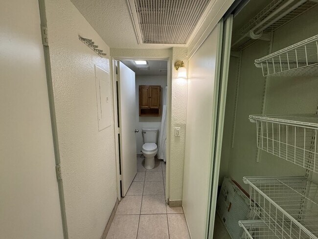 Building Photo - North Central Phoenix Studio Condo