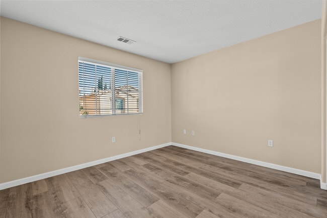 Building Photo - 9447 Hendrix Ln