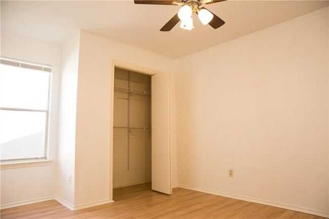 Building Photo - 5912 Shreveport Dr