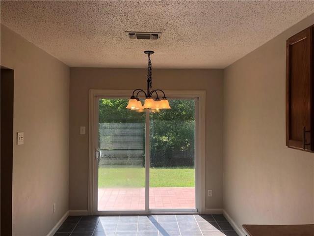 Building Photo - 702 Creekside Dr