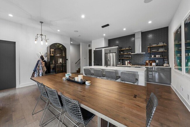 Building Photo - 236 Neruda Ave