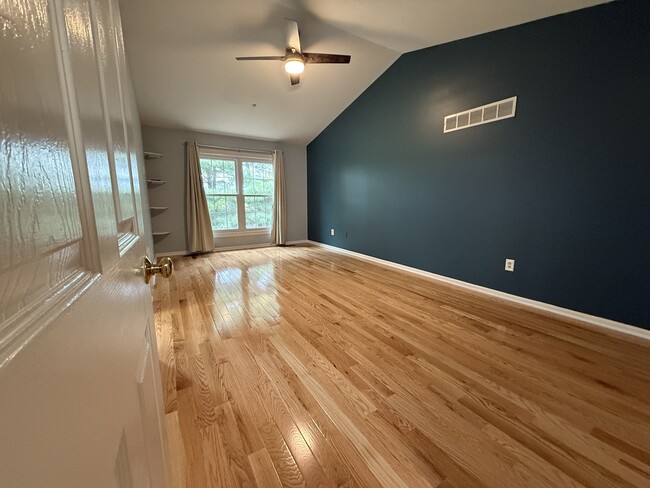 Building Photo - 45 Bristol Ct