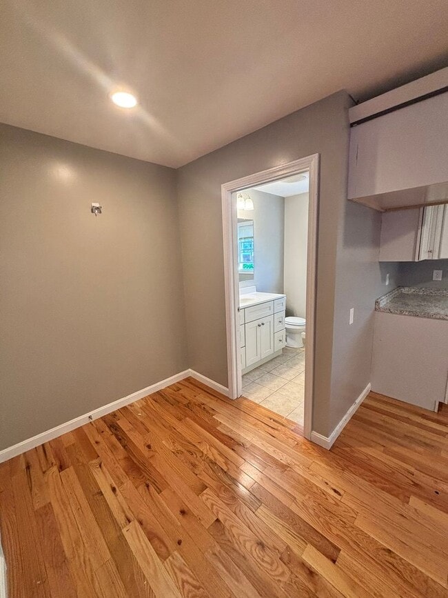 Building Photo - Beautiful Duplex in the Heart of Indian Or...