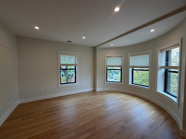 Building Photo - 59 Longwood Ave