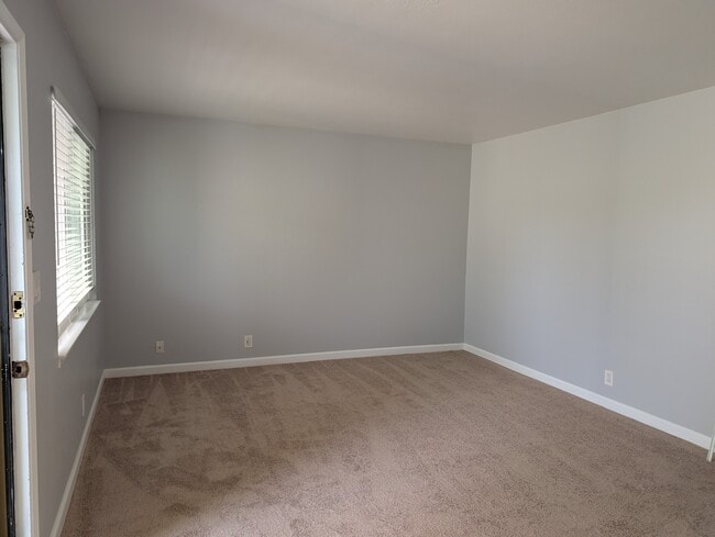 Living2 - 43 Lester Ave