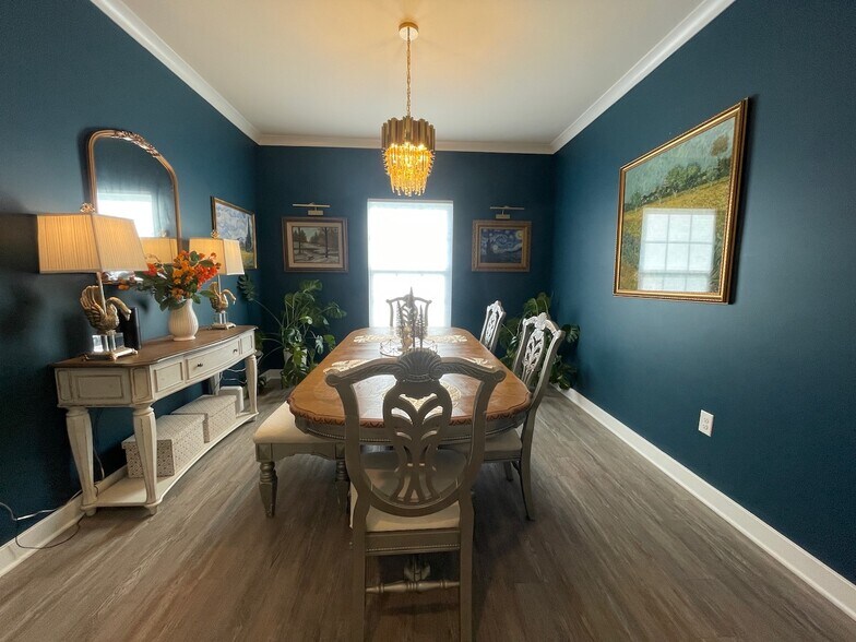 Spacious formal dining - 3007 Sun Valley Dr