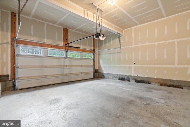 Building Photo - 9 Eisentown Drive