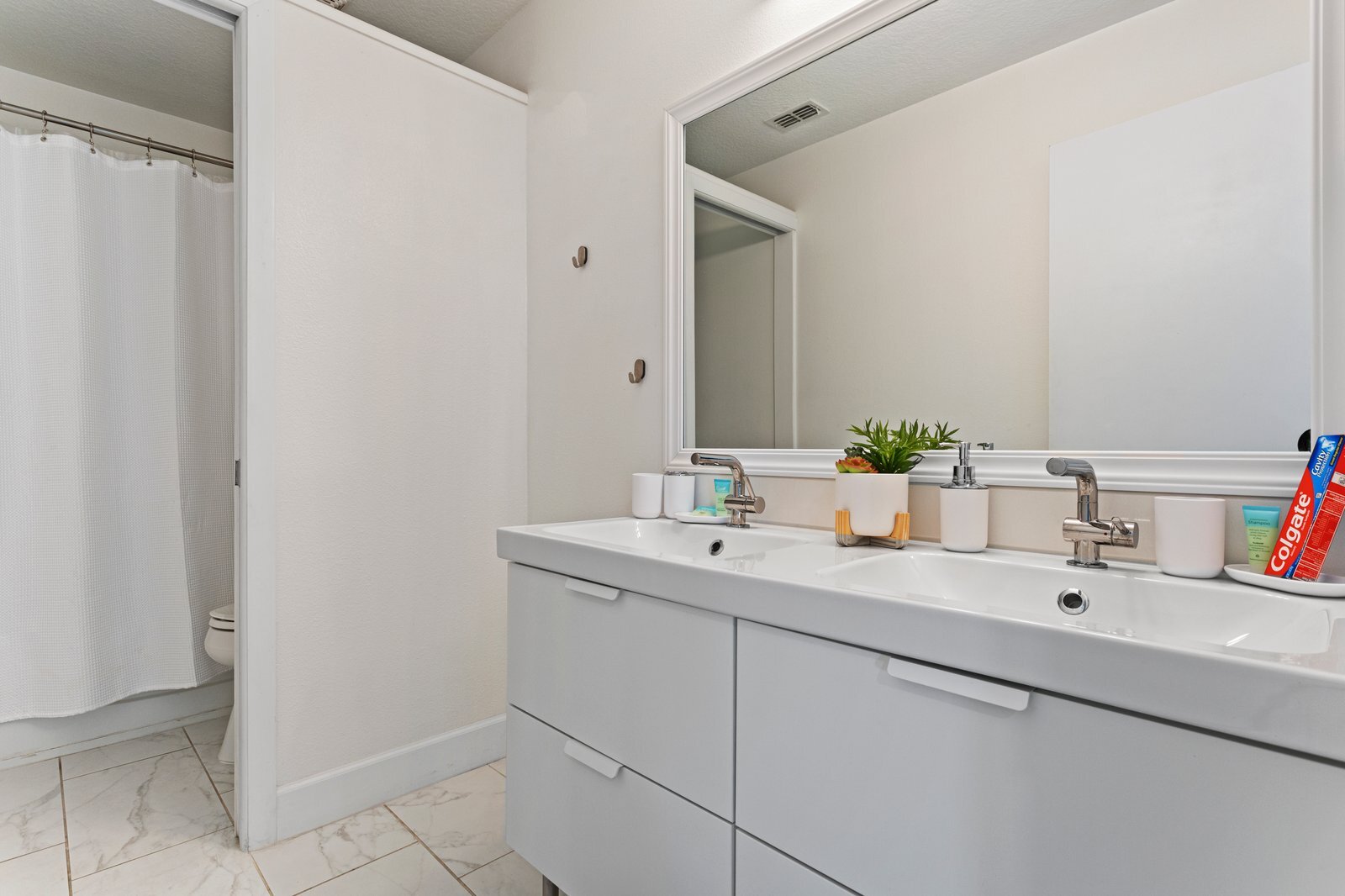 Building Photo - 642 Elderberry Dr