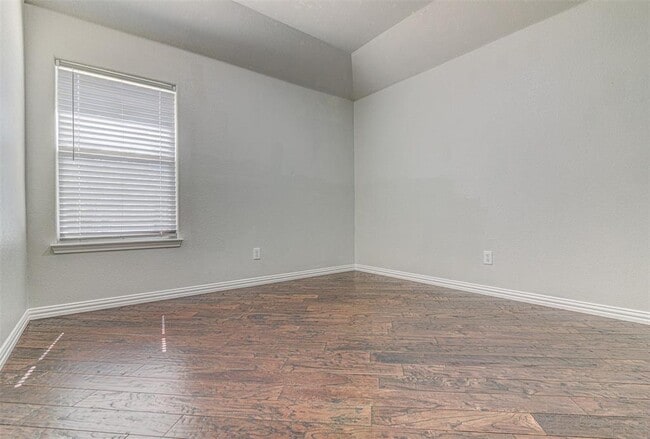 Building Photo - 100 Snowflake Dr