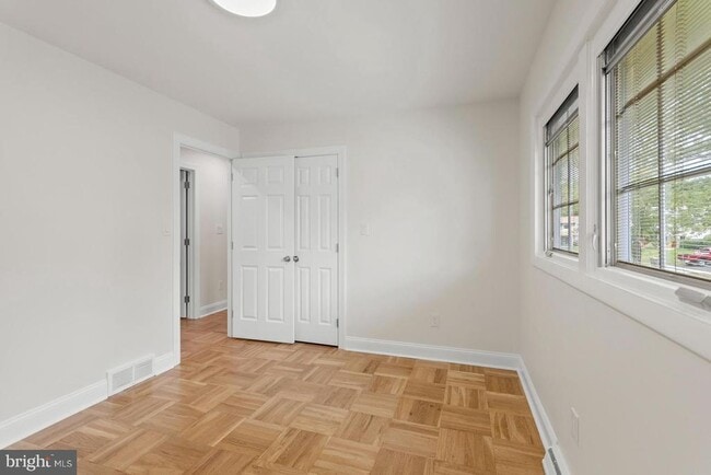 Building Photo - 2106 Largo Rd