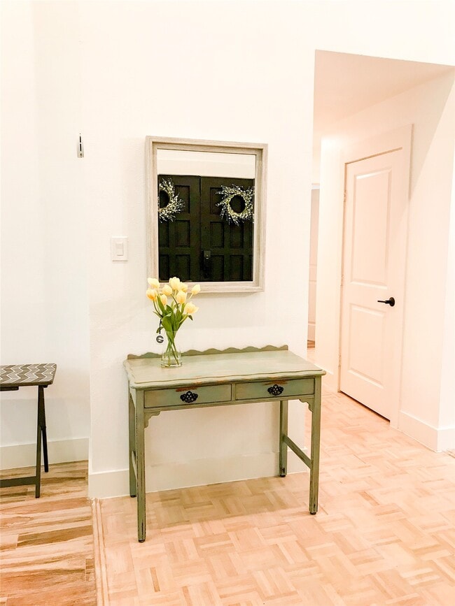 Building Photo - 5 Sandlily Ct