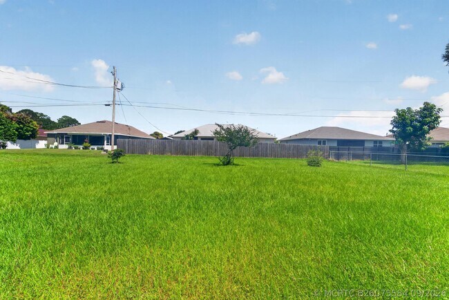 Building Photo - 1051 SW Becker Rd