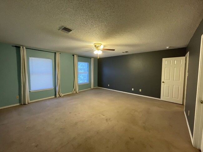 Building Photo - Converse 4 bedroom 2.5 bath 2334 sqft with...